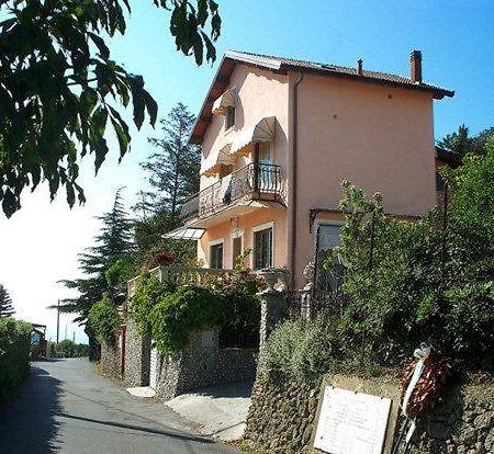 La Tana Del Tasso Ventimiglia Bed & Breakfast Eksteriør bilde