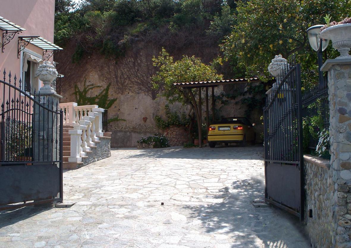 La Tana Del Tasso Ventimiglia Bed & Breakfast Eksteriør bilde